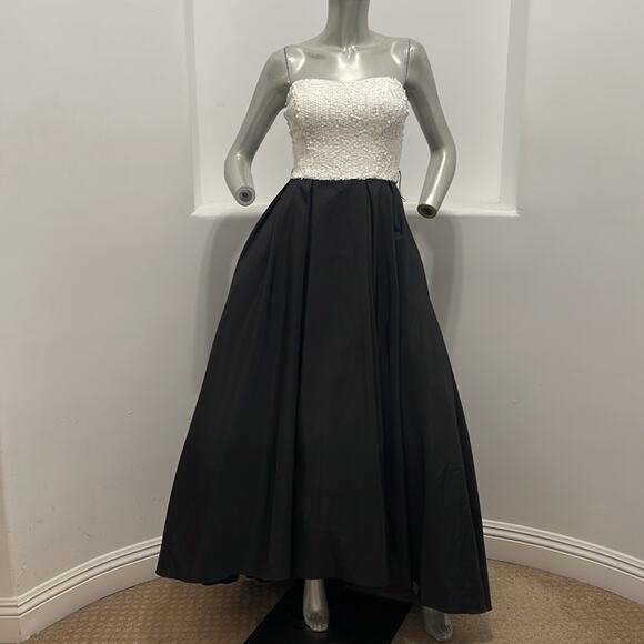 Betsy & Adam Color Block Black White  Sequin Bodice Gown Size 8 Formal Evening - Picture 3 of 15